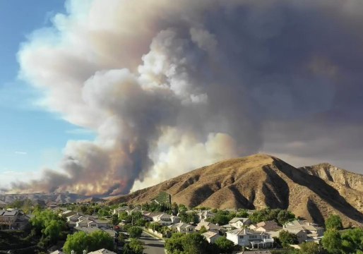Timelapse Shows Smoke From Charlie Fire Over Santa Clarita