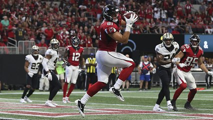 Austin Hooper jumps to catch two-point conversion from Matt Ryan