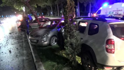 Elazığ'da 3 araç birbirine girdi: 2 yaralı