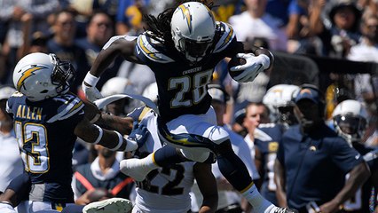 Melvin Gordon bounces outside for powerful 11-yard TD run