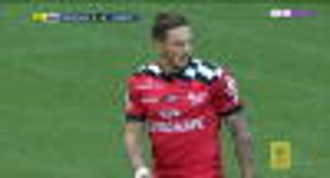 Roux curls it but it strucks the crossbar...