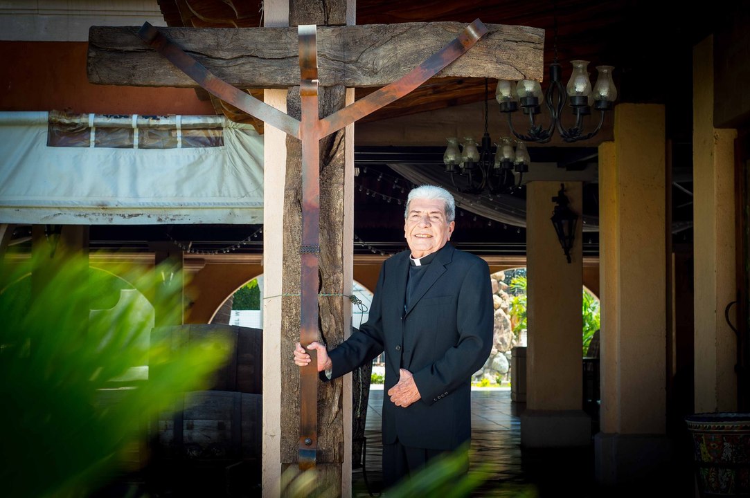 Presbitero Rogelio Lopez Roman Padre de la Juventud / Presbyter Rogelio Lopez Roman Father of Youth.