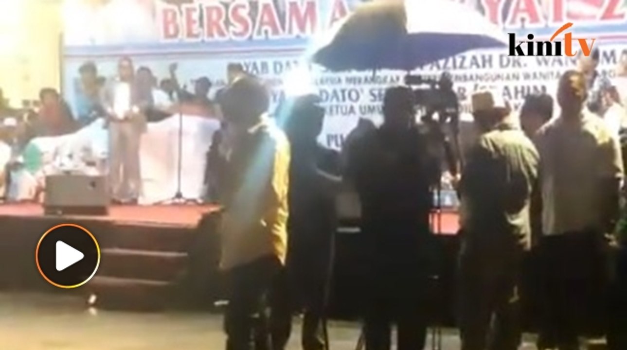 Anwar sanggup berhujan ketika berucap di Sabah