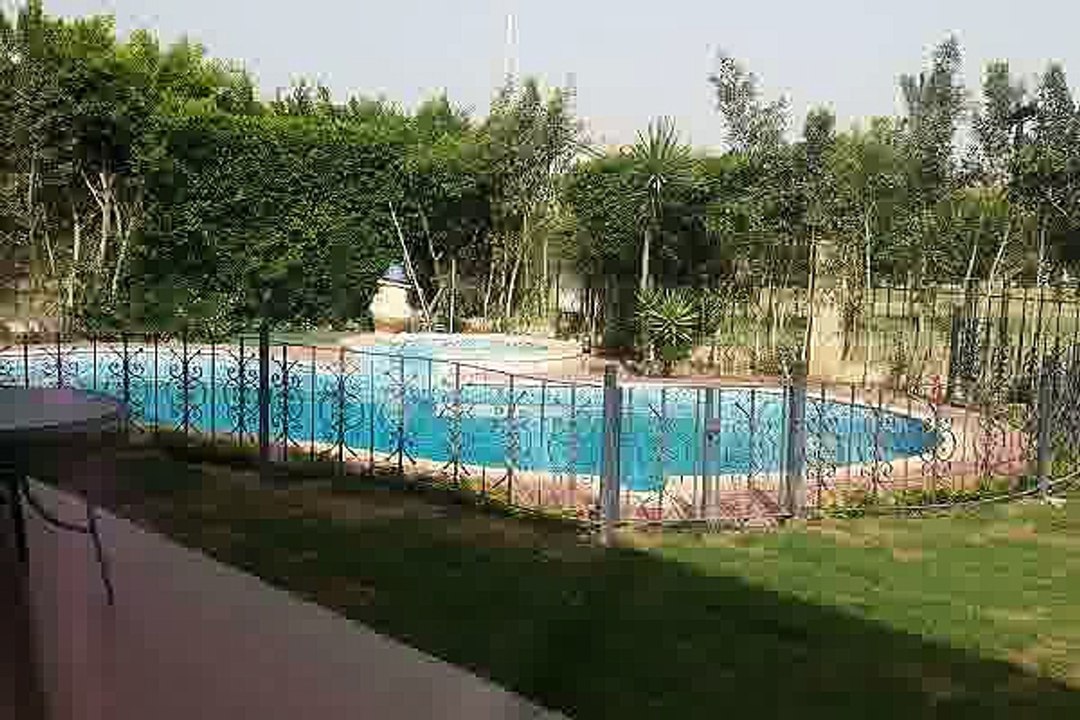 فيلا بحمام سباحه فى الربوة للايجار
