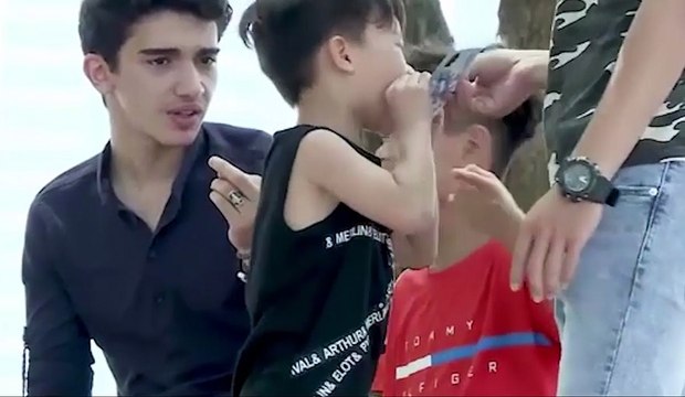 THỬ LÒNG TRẺ EM VIỆT ĐỔI TIỀN ÂM PHỦ CHO KHÁCH TÂY VÀ CÁI KẾT BẤT NGỜ