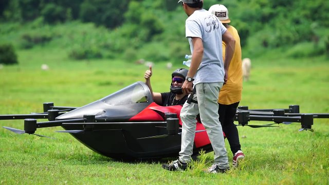 Il se fabrique un drone pour voler dans le ciel
