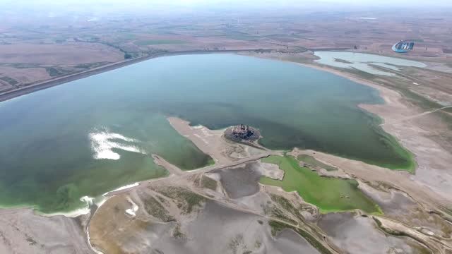 Yedikır Baraj Gölü'nde Sular Çekilince Adaya Yol Açıldı...göl Havadan Görüntülendi