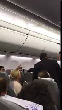 THY uçağında skandal Koltuk bozuk diyerek yolcu kaldırıldı, THY Başkanı İlker Aycı oturdu