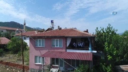 Balkonu Sınıfa Çeviren 80'lik Ninelerin Okuma Azmi