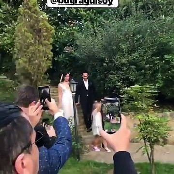 موقف محرج تعرضت له عروس الممثل التركي الشهير مراد