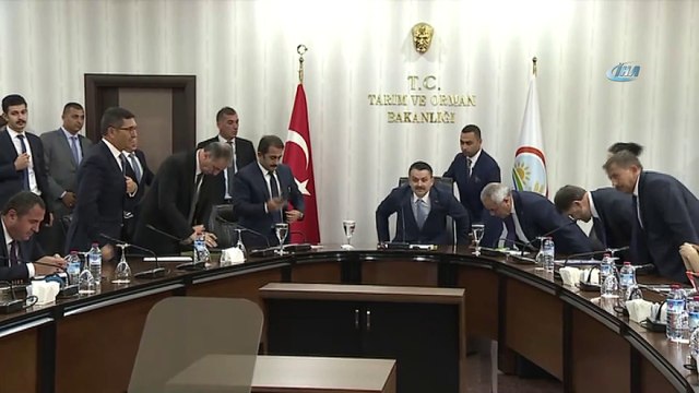 Tarım ve Orman Bakanı Bekir Pakdemirli: 'Tarım Kredi Kooperatiflerimizle yaptığımız çalışma sonucu kimyevi gübre fiyatlarında yüzde 15'lere varan indirim sağlanacak'