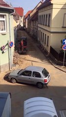 Papy conduit sa voiture...