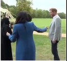 الأمير هاري يقبل المحجبات بهذه الطريقة اللطيفة