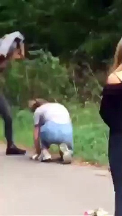 Une adolescente maltraite un lapin et se fait harceler sur les réseaux