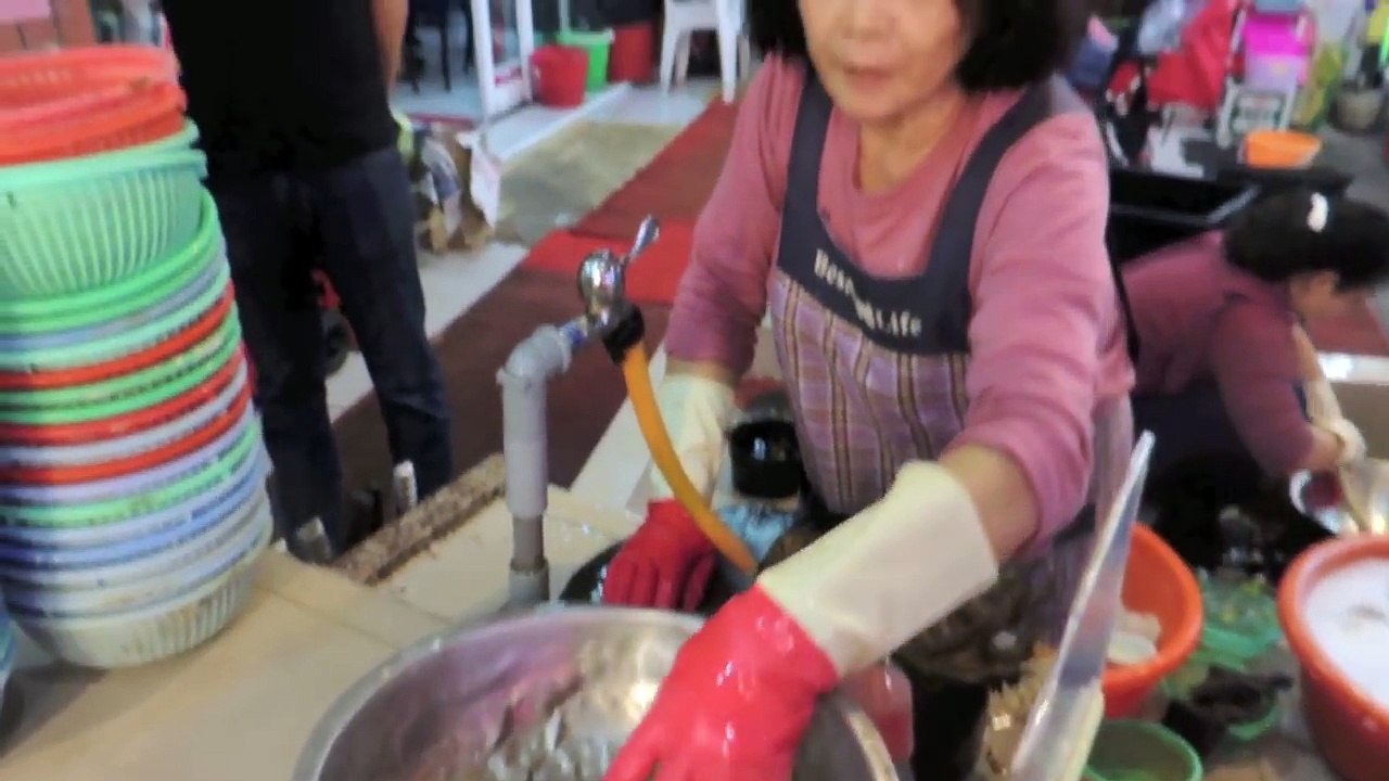 Taiwan Street Food - LOBSTER SASHIMI Taiwanese Seafood