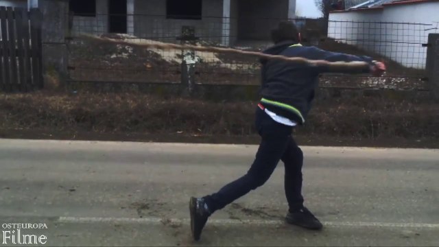 Ein Kind ist ein guter Goaßlschnalzer