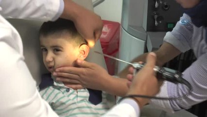 Yüksek Sesle Televizyon İzleyen Çocuklara Dikkat