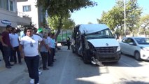 Yalova'da Yolcu Minibüsü Kamyonetle Çarpıştı: 8 Yaralı