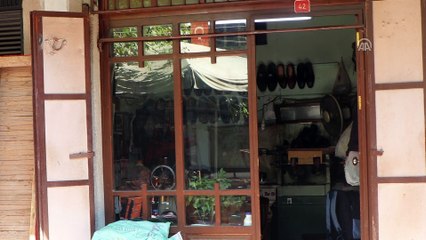 Ömrünü ayakkabıcılığa adadı - İZMİR