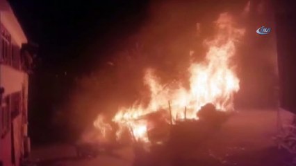 Ahırlarının yanışını çığlıklarla izlediler: 4 hayvan telef oldu