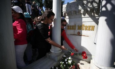 Zeki Müren, ölümünün 22. yılında anıldı