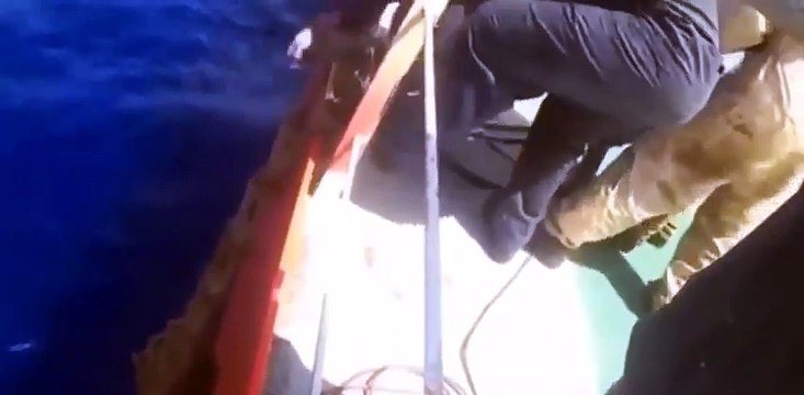 Endonezyalı balıkçı 49 gün okyanusta sürüklendi: Balık avladı, deniz suyu içti