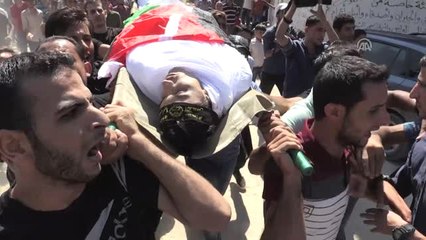 İsrail Askerlerinin Şehit Ettiği Filistinli Genç Toprağa Verildi