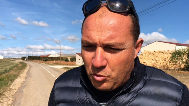 Vignette sur les poids lourds pour financer l'entretien des routes : les collectivités locales doutent d'en voir un jour la couleur