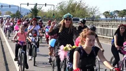 'Süslü kadınlar' farkındalık için pedal çevirdi