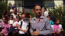 Elbasan, mbyllet shkolla në Mengel, nxënës e prindër dalin në protestë, jo mësim në turnin e dytë