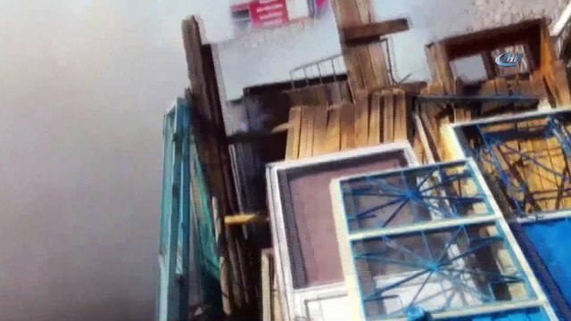 Malatya’da Mahrukatçılar Sitesi'nde yangın çıktı...Odunların yandığı yangında maddi hasar oluştu