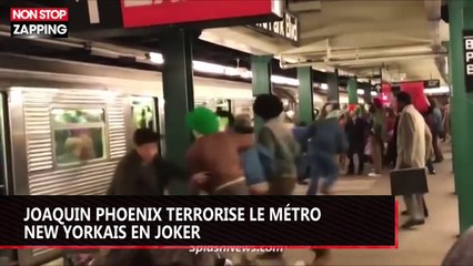 Joaquin Phoenix terrorise le métro New Yorkais en Joker (vidéo)