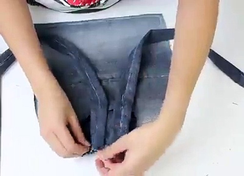 FACILE À FAIRE - Transformer un jean en sac à dos