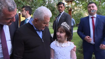 - Binali Yıldırım Özbekistan’da Parkta Yürüyüş Yaptı