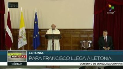 Papa Francisco llega a Letonia