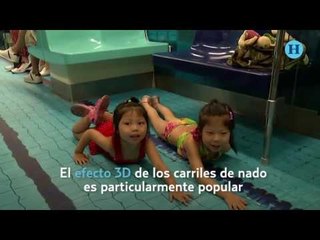 Pasajeros toman chapuzón en el metro de Taipei