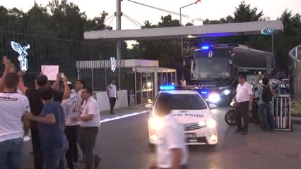 Télécharger la video: Beşiktaş Kafilesi Ülker Stadı'na Hareket Etti