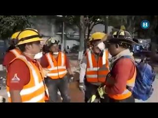 El gobernador Alejandro Moreno en labores de apoyo en zonas damnificadas por los sismos