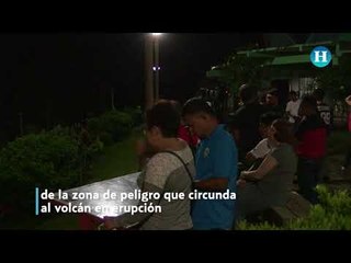 Turistas ven erupción del monte Mayón en Filipinas