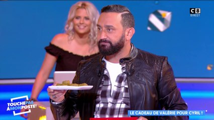 Valérie Bénaïm offre des boulettes à Cyril Hanouna