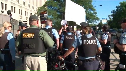 Defense Presents Evidence in Chicago Police Officer's Murder Trial