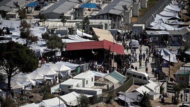 Λέσβος: 400 πρόσφυγες εγκατέλειψαν τη Μόρια