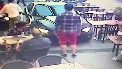 İş yerlerinin arasına otomobiliyle giren sürücü yakalandı - YALOVA