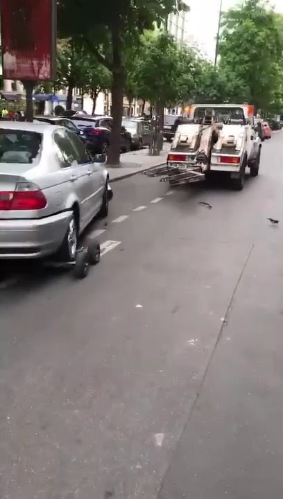 Quand la fourrière parisienne détruit une BMW en tentant de l'emmener