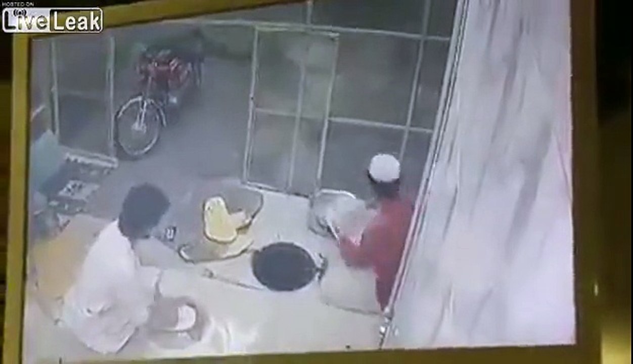 Bread maker fell in fire oven - Pakistan