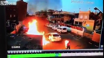 Arsonists lights himself on fire and leaves his car behind