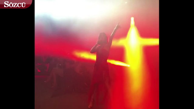 Defne Samyeli podyuma çıktı ama