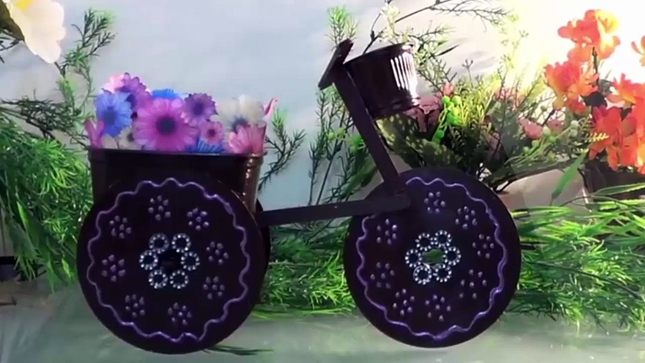 Hướng dẫn làm chậu trồng hoa, cây cảnh bằng vỏ chai nhựa 4