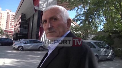 Report TV - Dëshmia/ I moshuari bëhet tym: Si më grabitën 4 mijë euro brenda furgonit në Vlorë