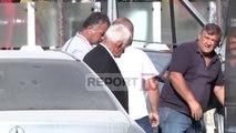 Report TV - Pritë furgonit në Vlorë, maskat i grabisin të moshuarit 10 mijë euro, kapen autorët